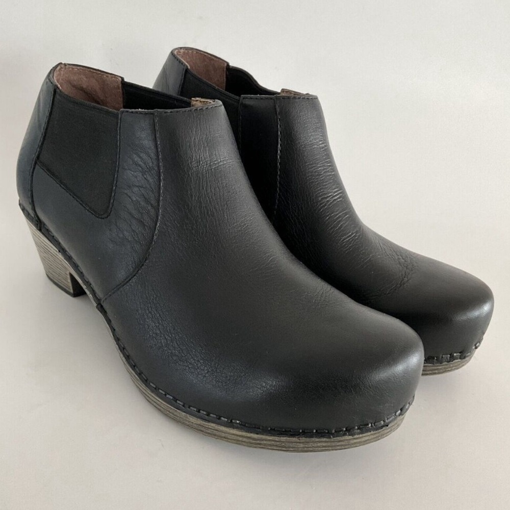 Dansko Clogs Size 39 US 8.5-9M Black Leather Comfort Work Booties